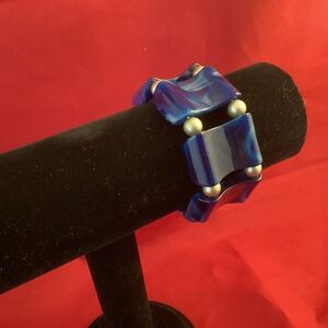 Vintage blue lucite stretch bracelet